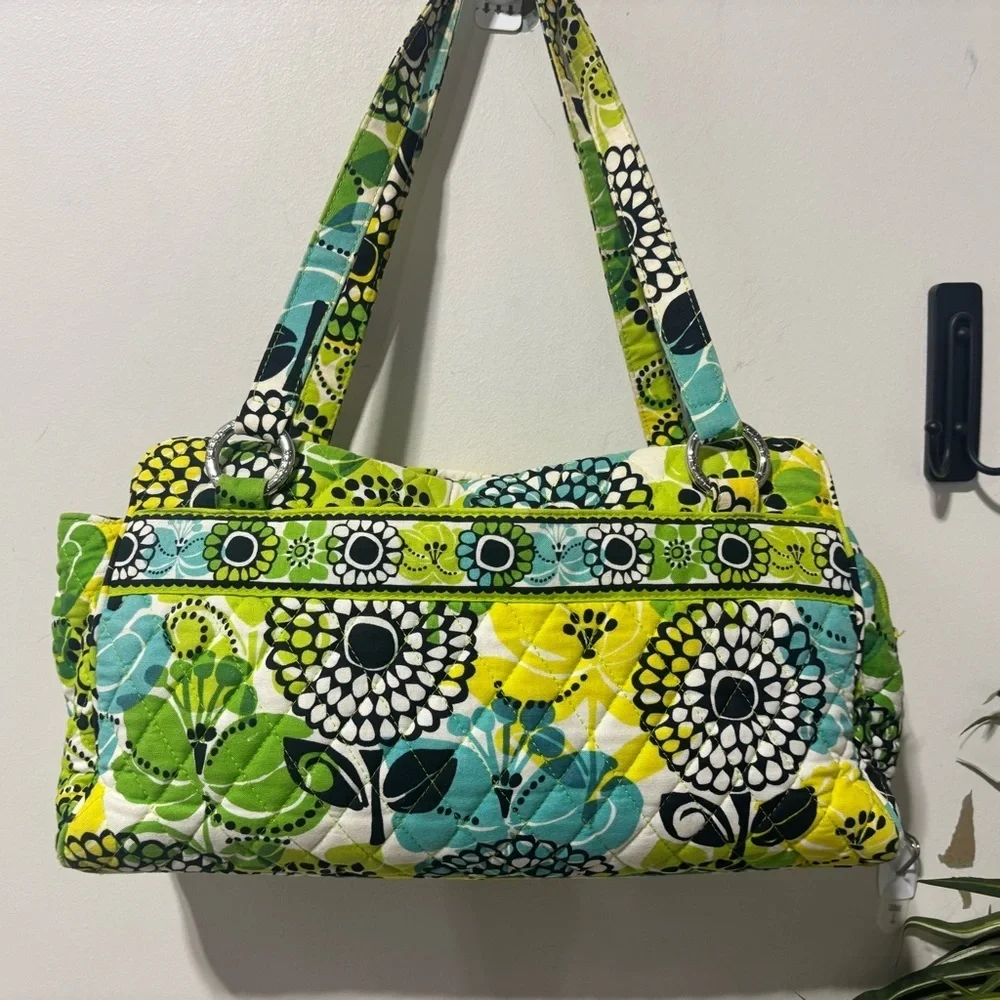 ❤️Vera Bradley Quilted Limes Up Shoulder Bag - Picture 1 of 8